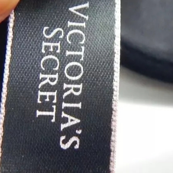 Victoria's Secret Lined Perfect Coverage Underwire Bra - Picture 3 of 4